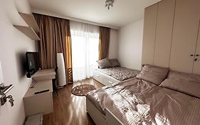 Kaskady Airport Modern Apartments - Close To The Airport - 10 Min, And City Center - 15 Min